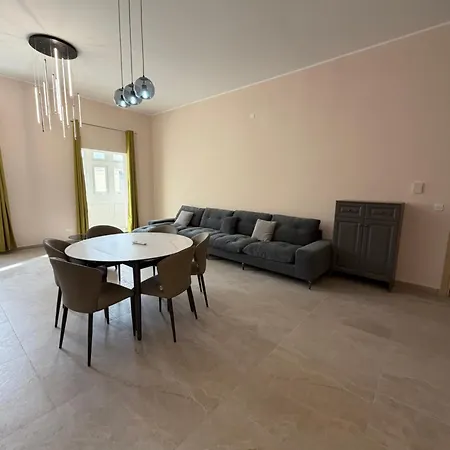 Comfort Large 3 Bedroom By Hostmt Daire Gharghur